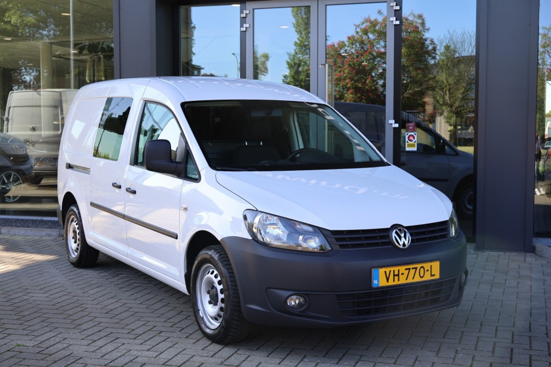45059774-1.jpg