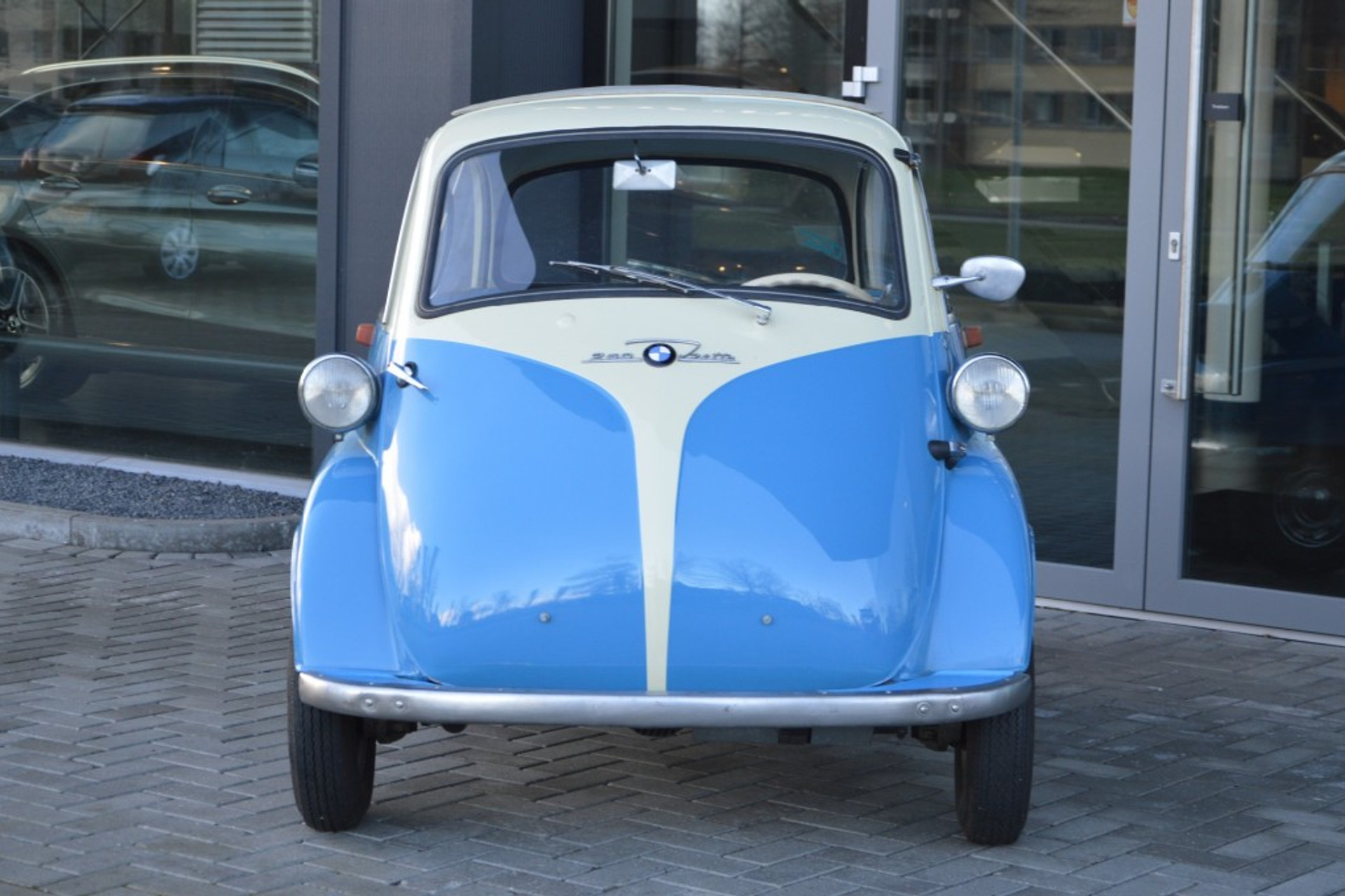 46708138-2.jpg