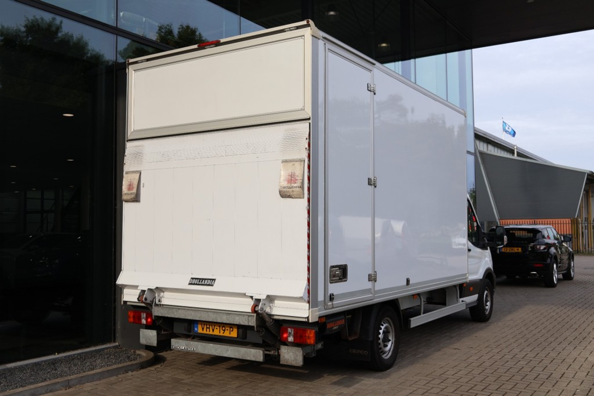 46797466-2.jpg