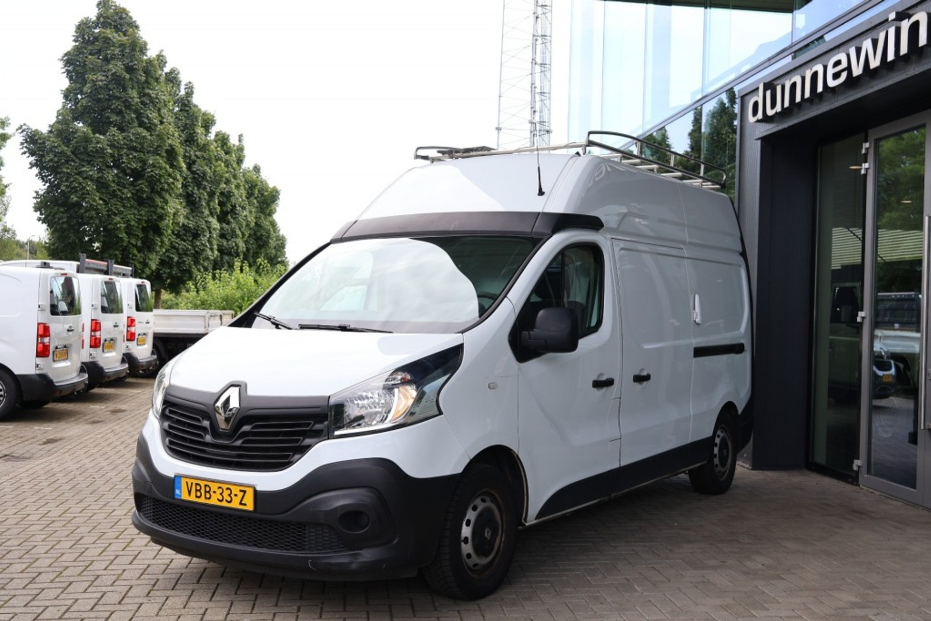 46844205-3.jpg