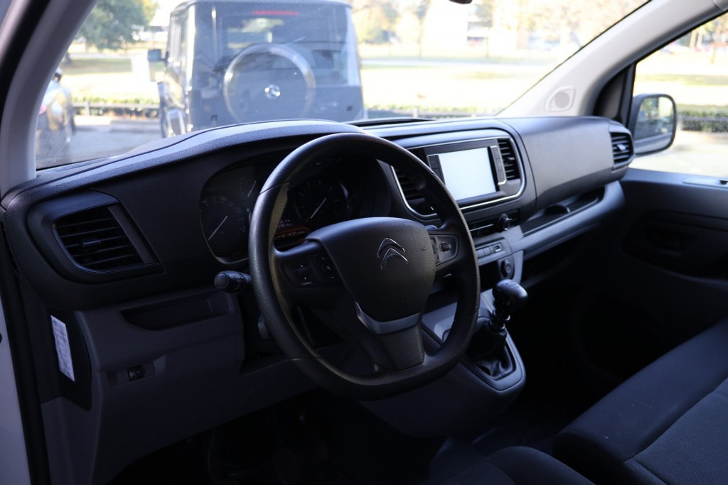 48044624-10.jpg